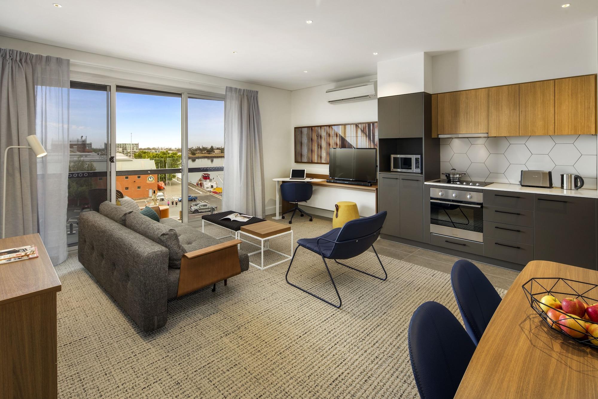 Quest Port Adelaide Aparthotel Bagian luar foto